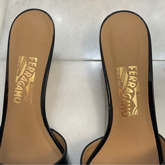 Salvatore Ferragamo Ginostra Sandals. Women’s size 9. NWT/NIB. - Picture 9 of 12